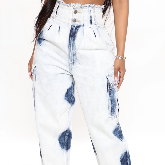 Fashion Nova “Livin N A Dream” Bleached Balloon Jeans - Picture 2 of 4